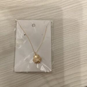 New Gold Shell Pendant Necklace